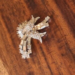 Vintage  art deco Brooch beautiful piece!